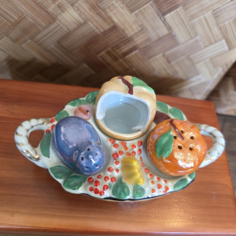 Ceramic Fruit & Vegetable Salt & Pepper Shakers Leaf Tray 5 Piece 5.5" x 2"